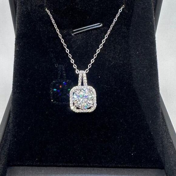 GRA Moissanite Diamond Necklace 2 Ct Pendant Chain Fine Jewelry Halo S925 - Picture 4 of 12